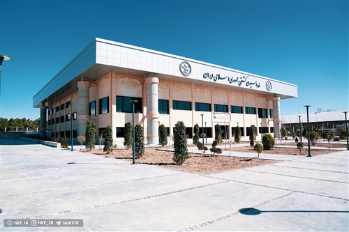 کلیپی از آسفالت محوطه پیرامونی و راه اختصاصی ساختمان جدید فدراسیون کشتی (فیلم)